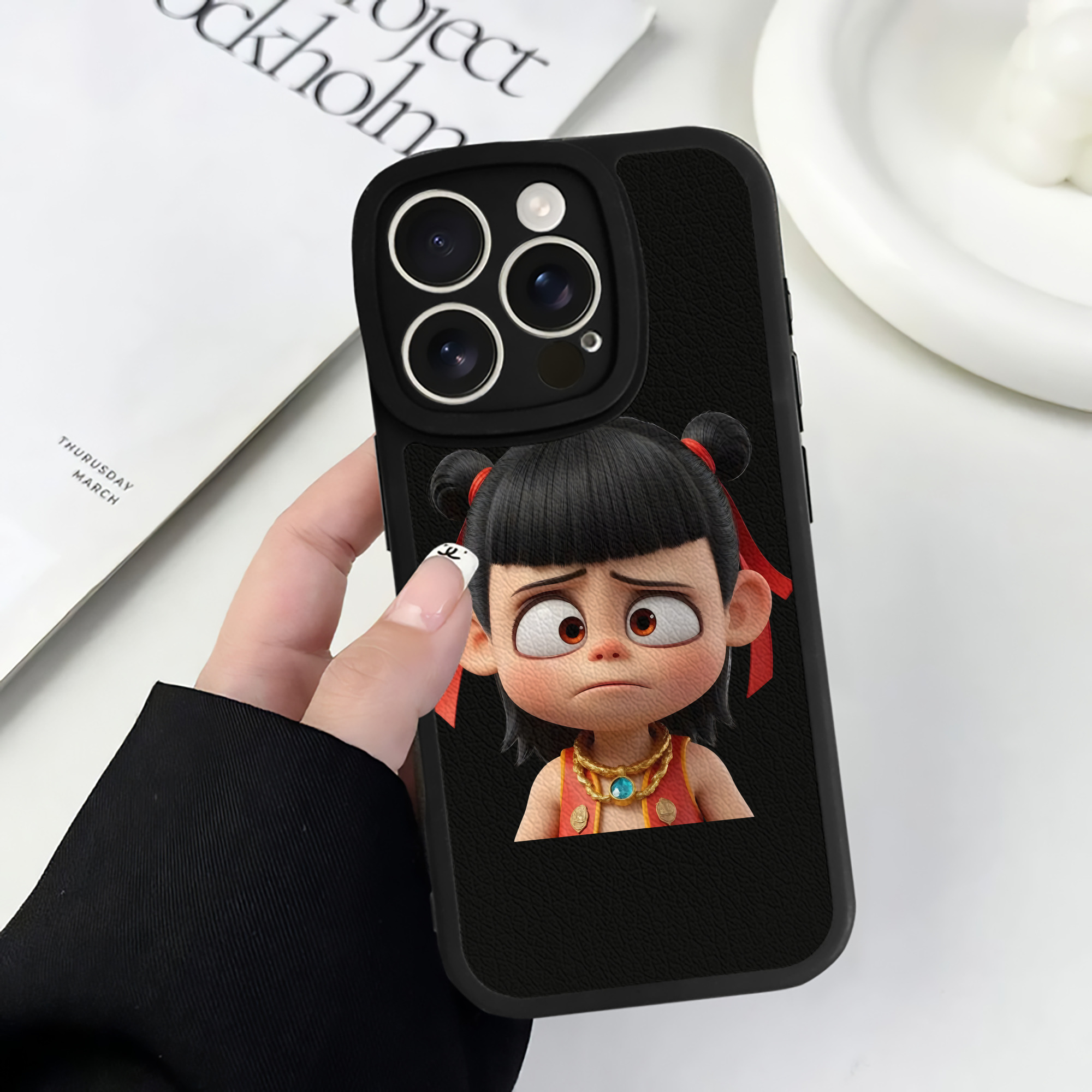 （画像用） Ne Zha 2 ナタ 魔童の大暴れ 【iPhone 16シリーズ対応】シリコンスマホケース（レザー調） 材質：シリコン